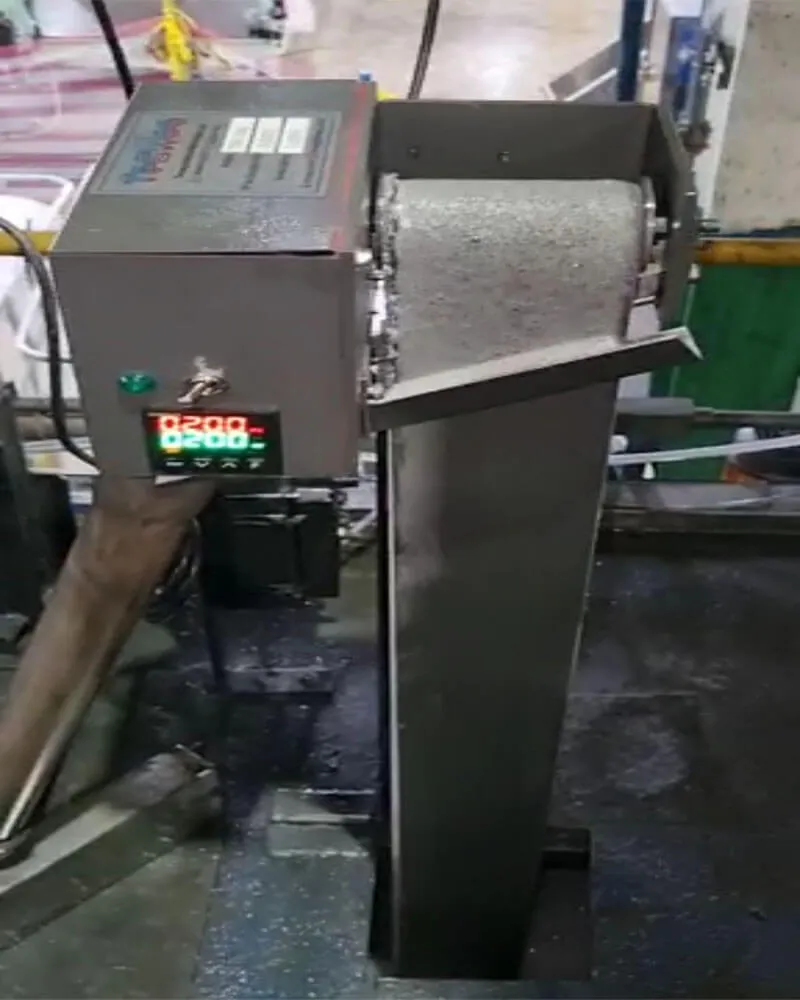 Skimmer separador de óleo TWS-3000 em funcionamento