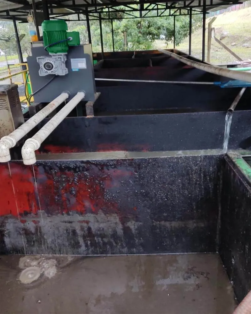 Skimmer TWS-4000 en operación en una caja separadora de agua y aceite
